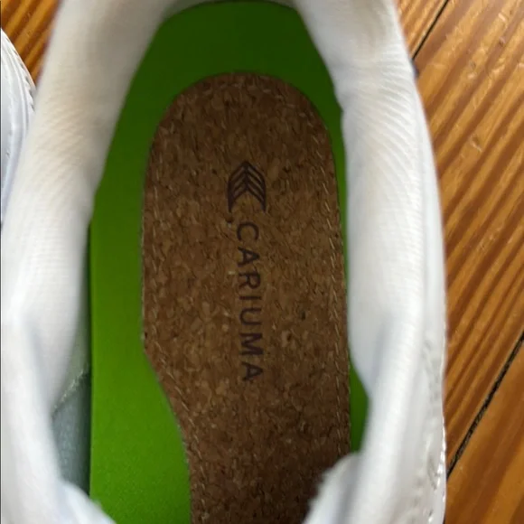 Cariuma Salvas White and Black leather Sneakers, 6.5 - Picture 6 of 9